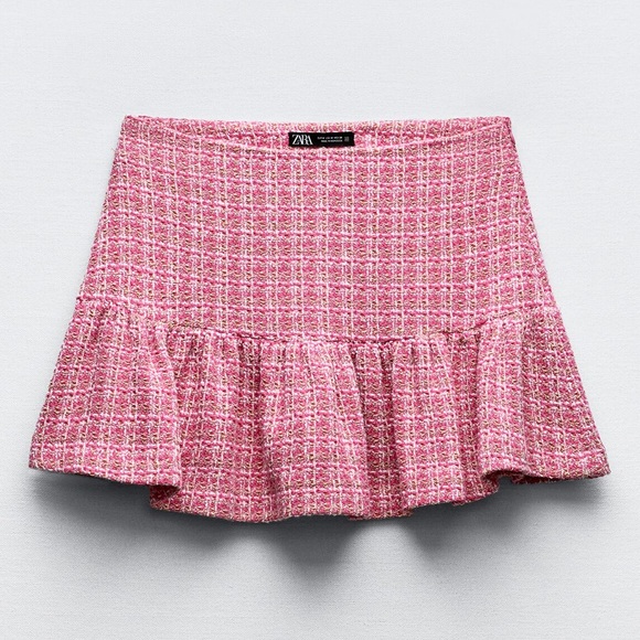 ZARA BLOGGER FAVORITE RUFFLED HEM TEXTURED SKORT - Picture 8 of 16